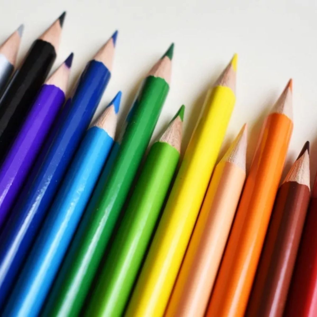 24 Colores Triangulares Kores Punta 3mm Sacapuntas Kolores