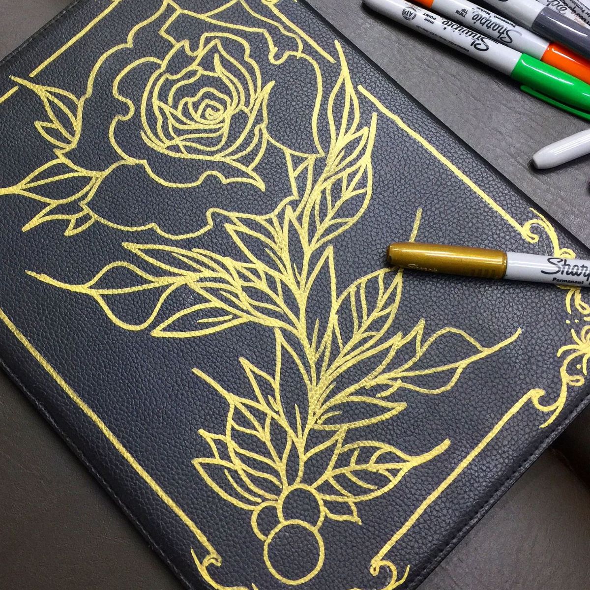 Marcadores Permanentes Sharpie Metálico Oro 12 Piezas