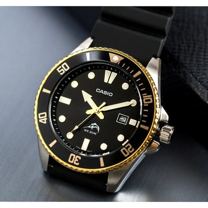 Reloj pulsera Casio MDV-106 con correa de resina color negro - bisel negro/dorado - Casio - detalle