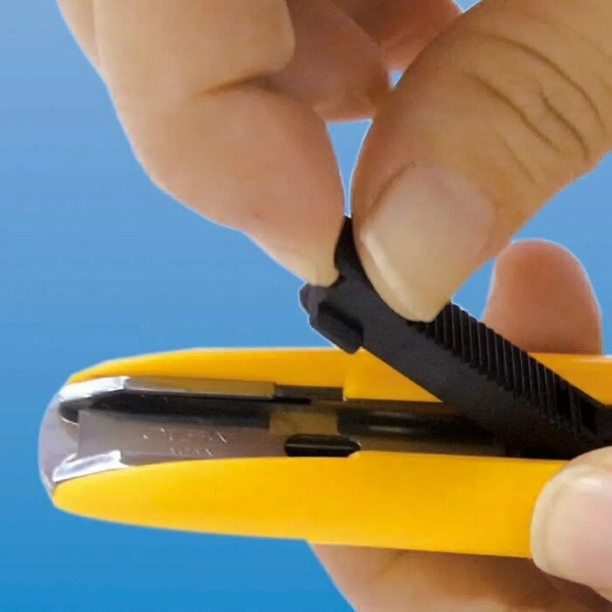 Cutter Cortador Sk-7 Olfa Autorretractil Pequeño Seguridad