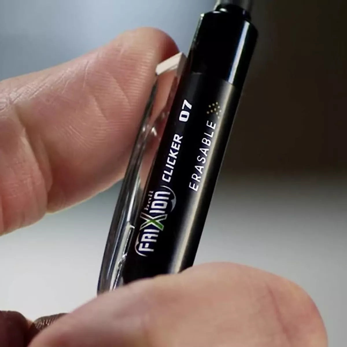 2 Plumas Pilot Frixion Clicker Retractil Tinta Borrable Gel