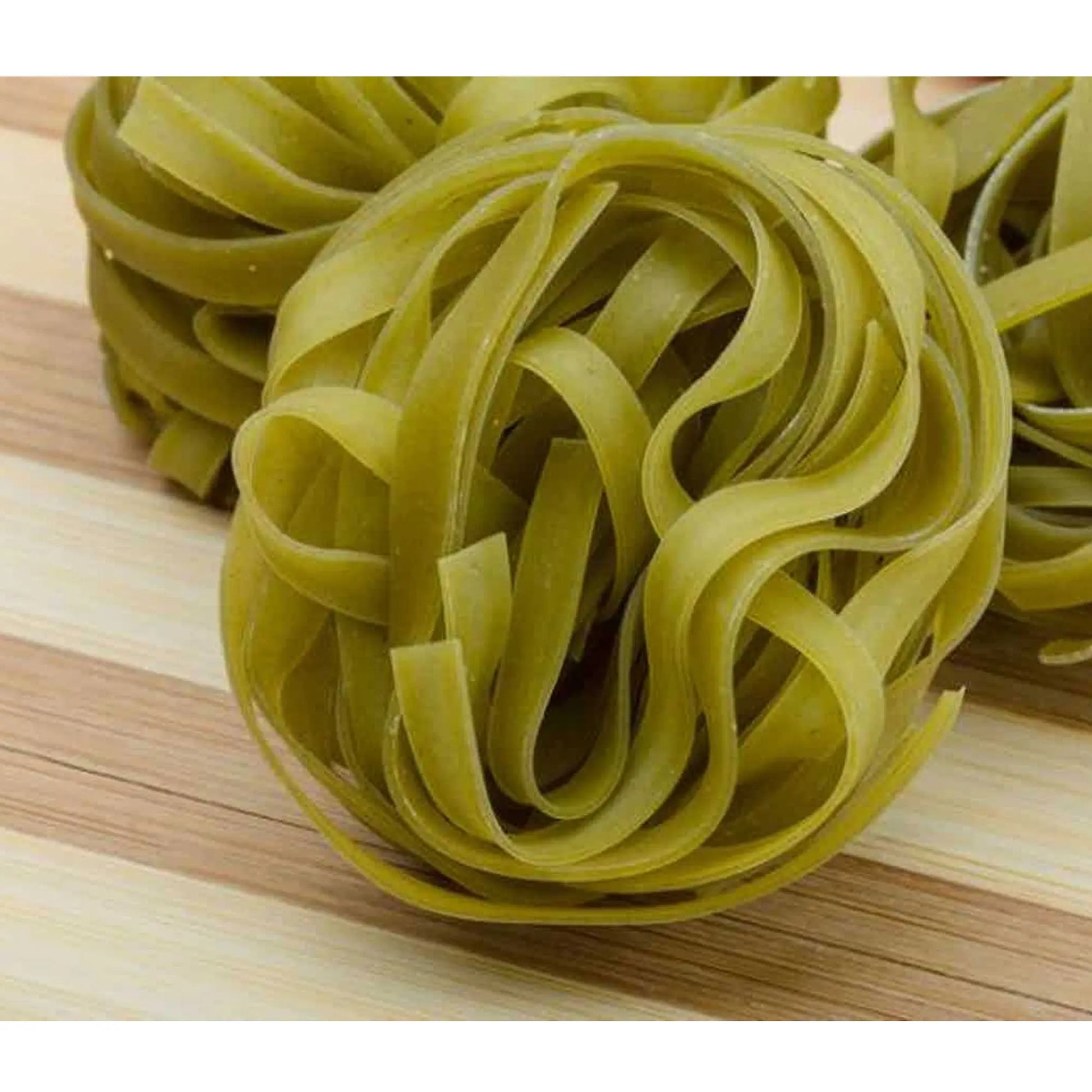 Fettuccine a las Espinacas 450g - Cesarfer - vista lateral