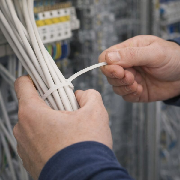 Cincho de plastico de 150 x 3.6 mm 100pzs Aksi