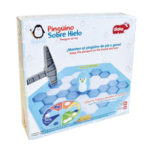 PINGÜINO SOBRE HIELO